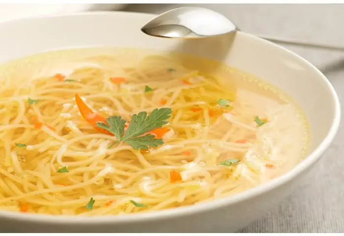 Rosół z 3 rodzajów mięsa z makaronem, 10 porcji (3 litry)