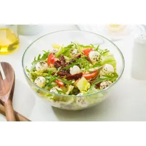 Sałatka z rukolą, mozzarellą i suszonymi pomidorami 1 kg
